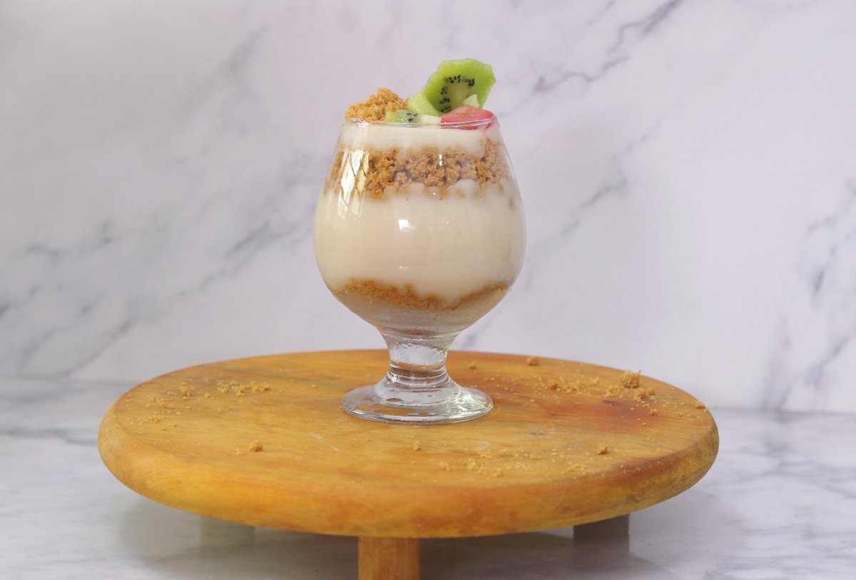 OloriSupergal's tweet photo. To celebrate #AfricaDay 

I joined the @googleafrica challenge to make Atadwe milk also known as Tigernut pudding. 

Here's my version with kiwi, strawberry and biscuit flakes as toppings.

#openupyourafrica https://t.co/hheK3SxQhk