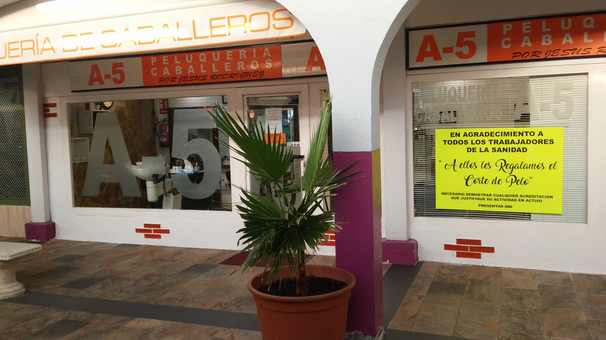 CieParla's tweet photo. PELUQUERÍA DE CABALLEROS A5 💇‍♂️💇‍♂️💇‍♂️, en Centro Comercial MERCA II de Parla, regala el corte de pelo a los trabajadores de la sanidad pública.
Un ejemplo más de las grandes personas que componen nuestros pequeños grandes comercios. https://t.co/fxJVIjh68L