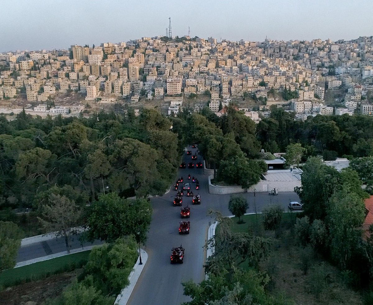 RHCJO's tweet photo. جلالة الملك عبدالله الثاني، ترافقه جلالة الملكة رانيا العبدالله، لدى وصوله في الموكب الأحمر إلى الديوان الملكي الهاشمي #استقلال74 

His Majesty King Abdullah II, accompanied by Her Majesty Queen Rania Al Abdullah, upon arrival in the Red Motorcade at the Royal Hashemite Court https://t.co/q4RWIyDPNS