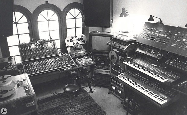 The score used ARP and Prophet-5 synthesizers and a Linn LM-1 drum machine, as well as an acoustic piano and Fender guitars, to create the palette of sounds in the score, while Carpenter composed the melodies on the synthesizer keyboards.