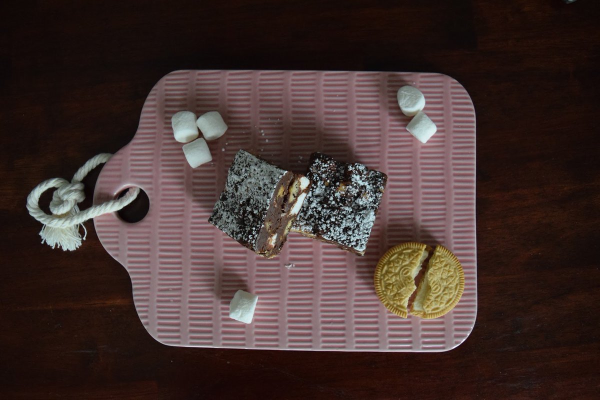 xmiavalentinox's tweet image. Follow my baking account on Instagram if you want to see more yummy treats like this🥰 @sweetsbyvalentino