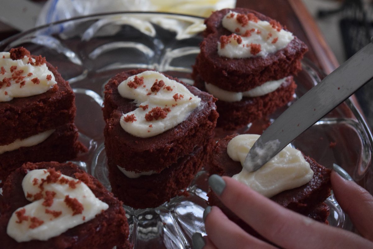 xmiavalentinox's tweet image. Follow my baking account on Instagram if you want to see more yummy treats like this🥰 @sweetsbyvalentino