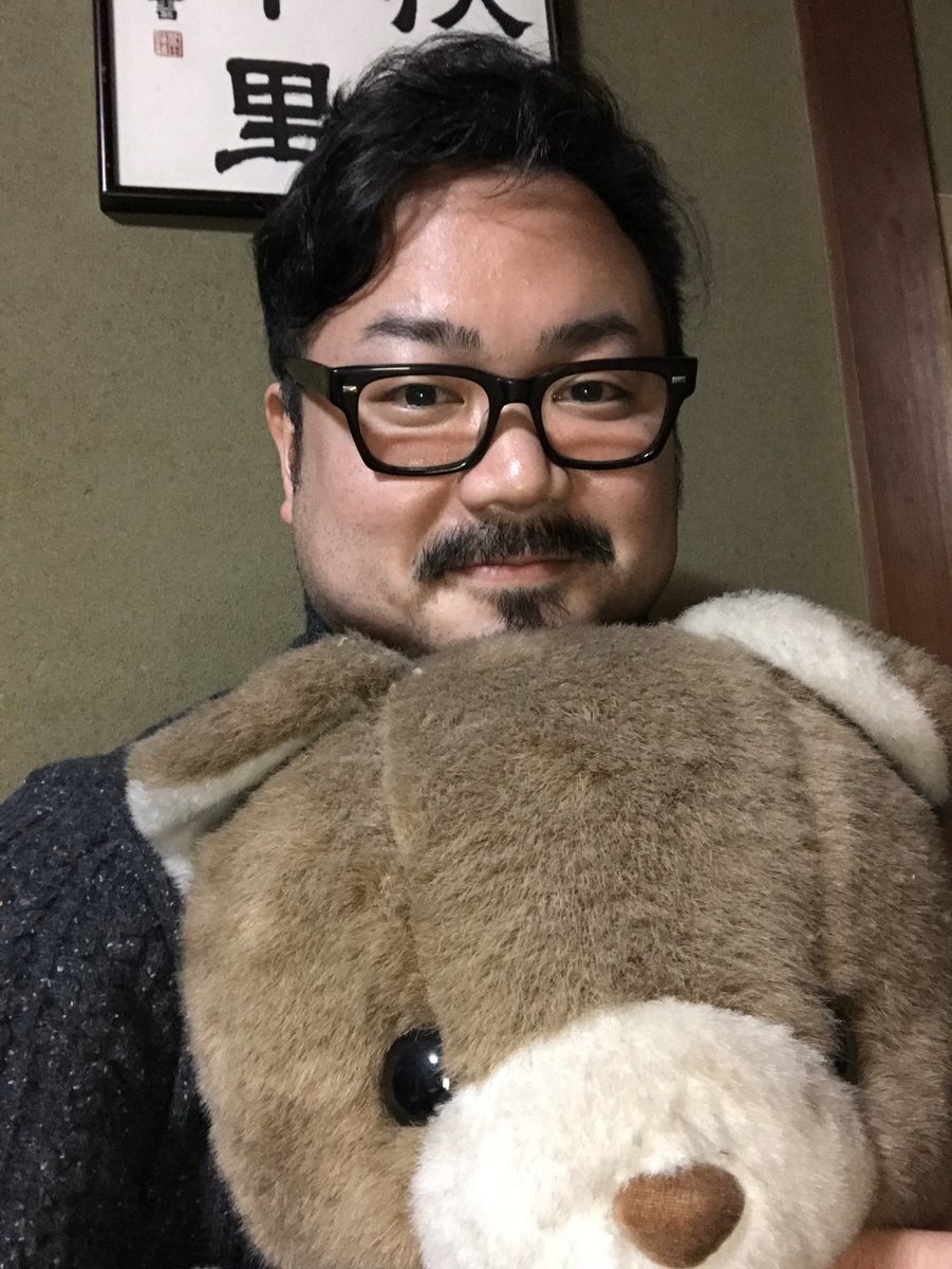 休日課長 実家のくまちゃんの写真見ながら休憩中 ふとこの家にも可愛いくまちゃんいたら良いなぁと思ってクマのぬいぐるみをネットで数分見たところで いやいやちょとまて となったところです