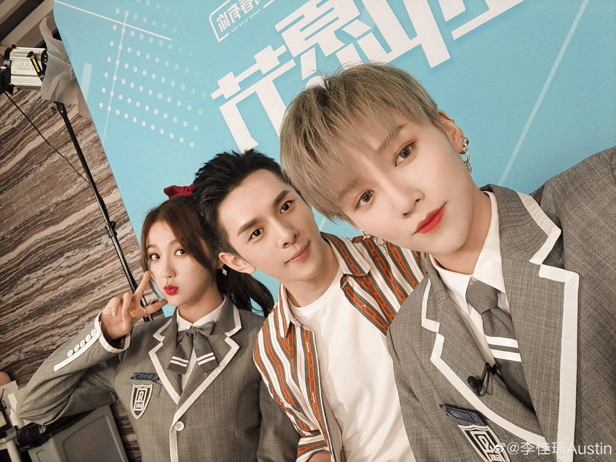 LIUYUXIN420_TH's tweet photo. 🌂✨ [🌧] 20200525 Lijiaqi WB update 
#YouthWithYou #LiuYuxin #青春有你2 #刘雨昕 #Xinter https://t.co/y150tyasbl
