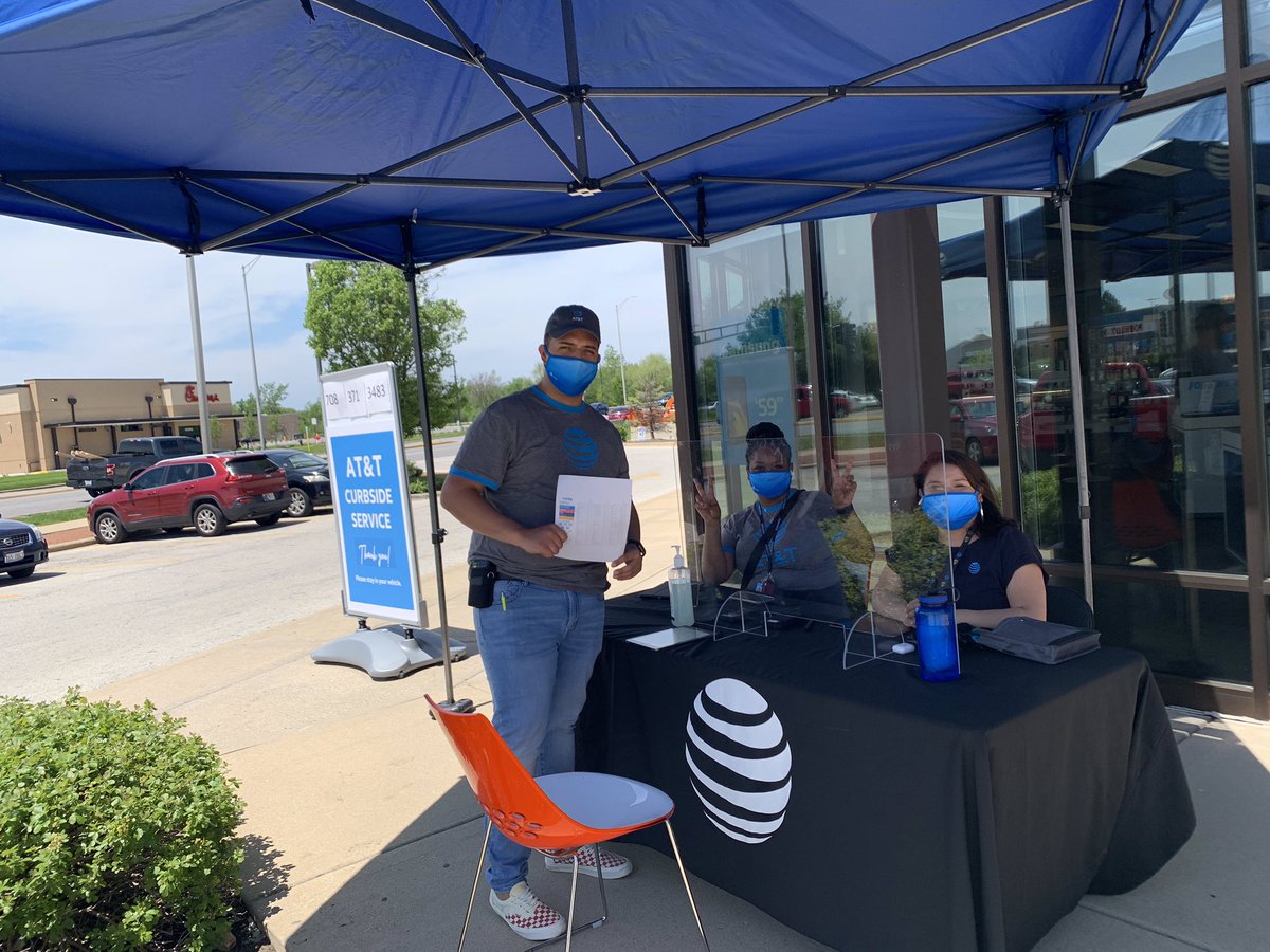 Customer driving by see us outside under the tent “ I’ve been putting off bring my family &amp; I over from Sprint to the FirstNet plan, saw you guys out here in the 🌞 &amp; said let’s get it done today!” #FirstResponder #GLM #ATT <a href="/TomMonahan10/">Tom Monahan</a> @joe_boxer44 @Summitin2020 <a href="/Jose1GZ/">Jose</a>