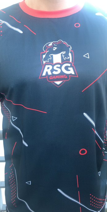 RSalamanderG's tweet photo. BIIIP BIIIP, ça sonne ! 🔔

Nos premiers maillots de chez @eliminate_fr viennent tout juste d'arriver à destination ! 😱(Coucou @zeidenmgl @enzoguillaume__ @ChoubiRsg) 

Nous remercions @eliminate_fr pour leur efficacité et la qualité de leurs maillots ! 🤝

#RSGProject #RSGWin ! https://t.co/csjlQH5GIG