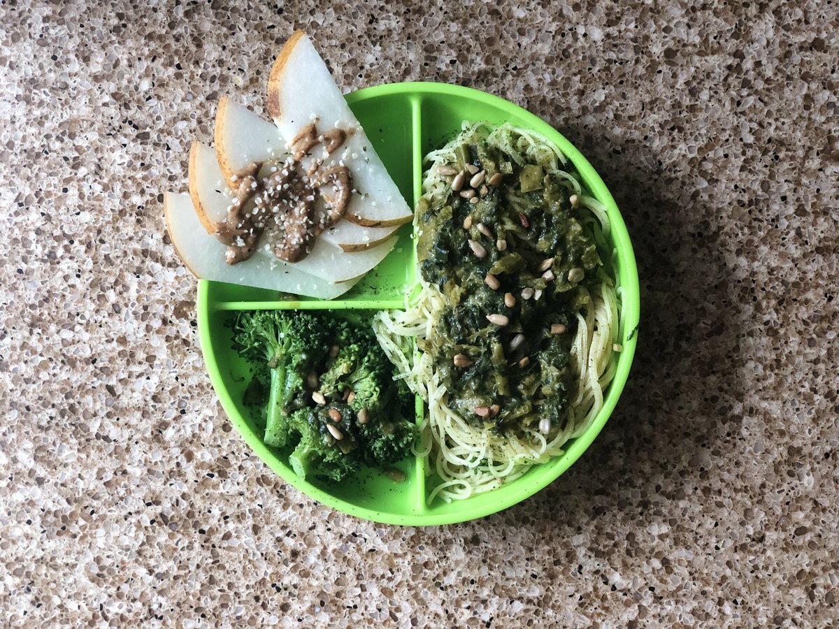 Lunch: Angel hair pasta topped with yesterday’s cheezy creamed kale & spinach topped with sunflower seeds, broccoli & Asian pear with almond butter and hemp seeds.  #AvaEats