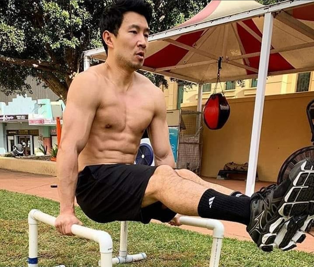 Sala_Geek's tweet photo. Así se entre #SimiLiu para su papel en la nueva cinta de #MarvelStudios, #ShangChi. https://t.co/DPBUItucbS