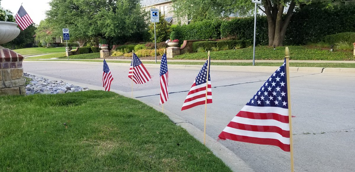 KingsRidgeHOA's tweet photo. We honor the men &amp; women who gave their life in defense of our nation's freedom by flying 400 U.S. flags along the western gateway of #Plano. #loveplano #MemorialDay2020 https://t.co/5D3DX6hIOF