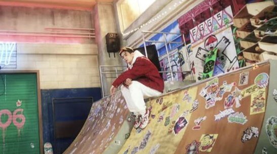 Minmun30577312's tweet photo. سکووت اختیار میکنم در برابر این حجم از خفن بودن...🙂

#BAEKHYUN_Candy  #Delight  #BAEKHYUN_하프밀리언_축하해 #큥이_에리_기가막힌_케미스트리  #EXO @weareoneEXO @layzhang @B_hundred_Hyun https://t.co/9Jegjjo2LS