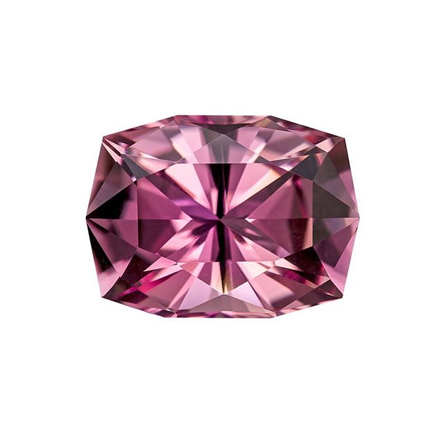 CustomCutGems's tweet photo. Let's start with a pink tourmaline to kick off this week | 5ct | origin: Nigeria .
.
.
#ccgems #gems #lisaelser #lisaelsergems #gemstones #gemotd #gemmology #gemology #gemologist #gemmologist #mining #ethical…

📸 https://t.co/oT7vZovsk2 via https://t.co/aZ9NyfjZew https://t.co/1rxnrcsoe1