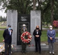 FtVancouverNPS's tweet photo. The Community Civilian Military Committee Co-Chairs Burton and Smith, Superintendent Fortmann and Mayor McEnerny-Ogle placed a wreath at the Clark County Veterans War Memorial on #MemorialDay2020 #VanWa #FortVancouver #NeverForget #FallenSoliders #COVID #BeSafe #nationalpark https://t.co/VFIyd9Hedv