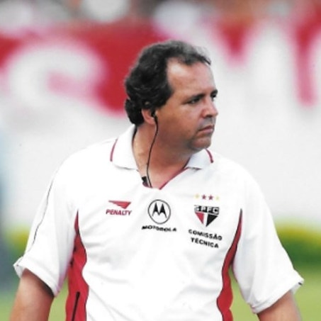 teclasdaniel's tweet photo. Descanse em paz Vadão! O treinador estava com câncer e faleceu. Meu sentimentos a família que Deus possa confortar os corações.
Vadão foi responsável em lançar Luis Fabiano e Kaká e campeão do Rio-SP 2001
#spfc #saopaulofc #tricolor #vadao https://t.co/t4U3NEnlWb