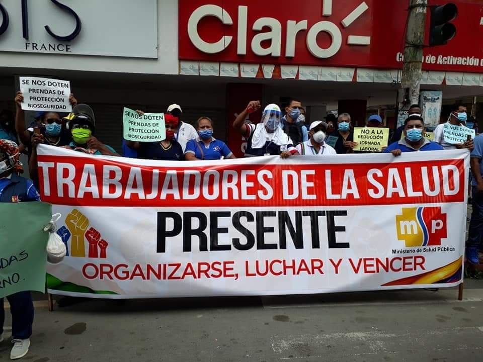 Bocina_Ec's tweet photo. #25MayoEsmeraldas | Organizaciones sociales, estudiantes, trabajadores de la salud y la educación salen a las calles en oposición a las leyes antipopulares, contra los recortes presupuestarios en los sectores de salud y educación y los despedios masivos. 

#BocinasAlAire https://t.co/D6s7tZKggn
