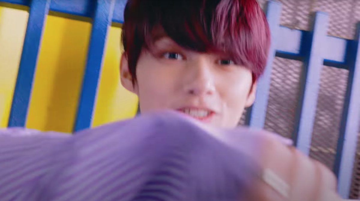  outfit as color accents jun's scene is purple-toned, but there are other colours. he's paired with purplish-grey & blue (toned, still the same tone tho) & has a yellow wall as an accent. though there are 3 main colours, it was well distributed & it creates its own harmony.