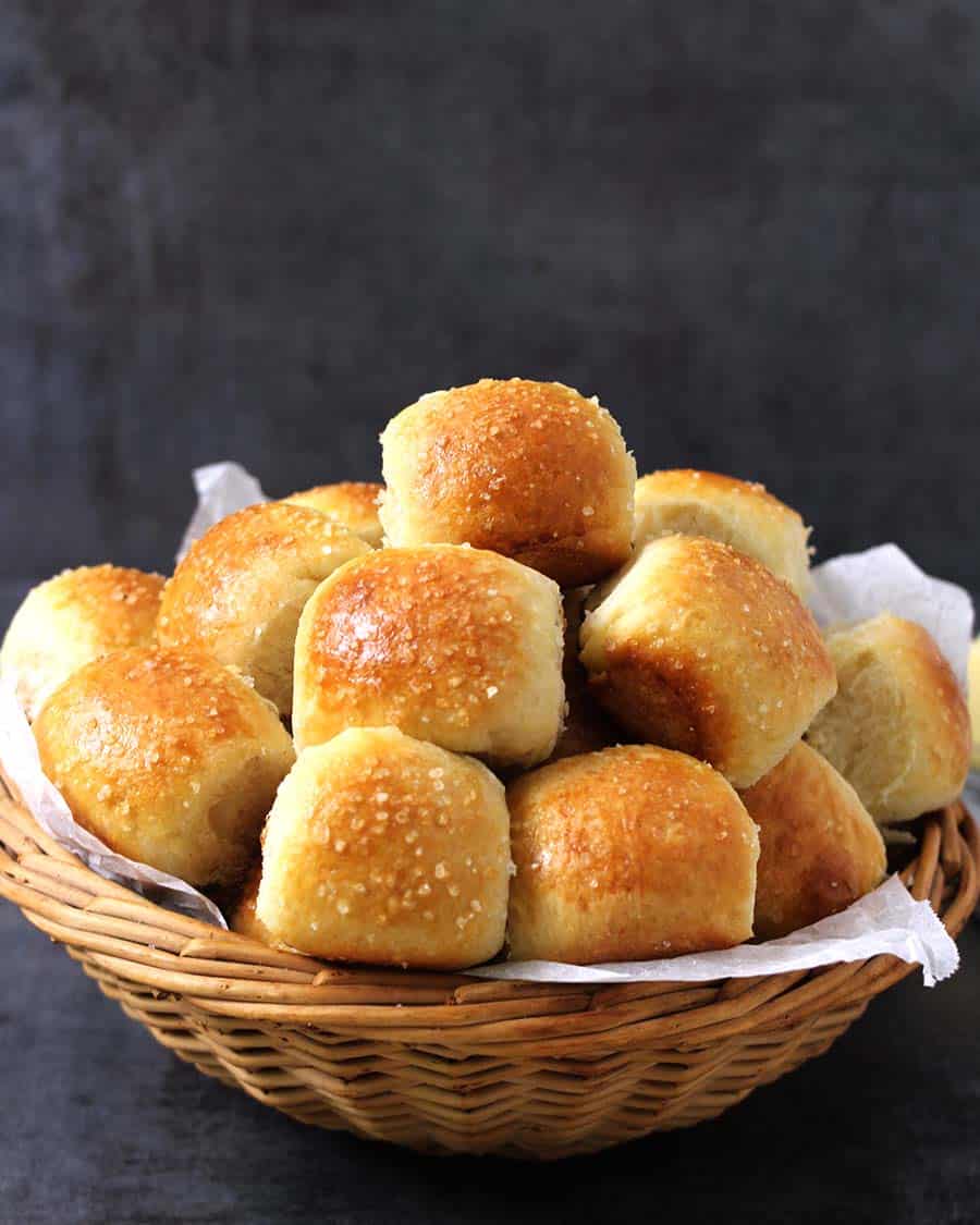 6 INGREDIENT DINNER ROLLS ( YEAST ROLLS) cookwithkushi.com/dinner-rolls-r…

#dinnerrolls #yeastrolls #Bread  #baking #butterrolls #buzzfeedfood #feedfeed #vegetarian #MeatlessMonday #LunchTime
