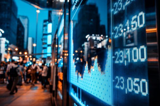 Moneyweb's tweet photo. ICYMI: Listen to today's #MoneywebNOW podcast with @SimonPB here: @RMBCIB's Matete Thulare on US/China tensions rising; Santova CEO Glen Gerber chats operations under Covid and TBCSA CEO Tshifhiwa Tshivhengwa unpacks new tourism regulations. https://t.co/02n47jHpMC
#MoneywebNews https://t.co/NY69wx9Nnh