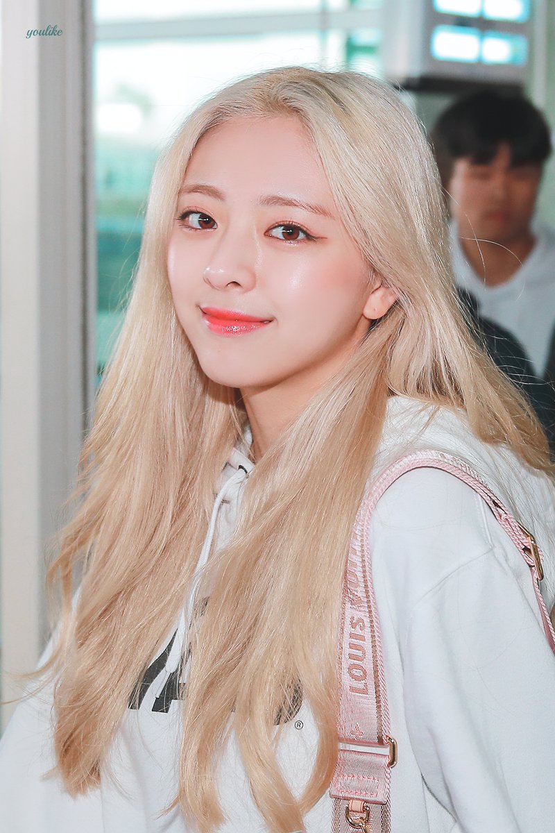 youlike1209's tweet photo. HQ 191103

너무나 완벽한 갓기천사..🥤

#YUNA #ITZY #있지 #유나 https://t.co/4Mmx483qfo