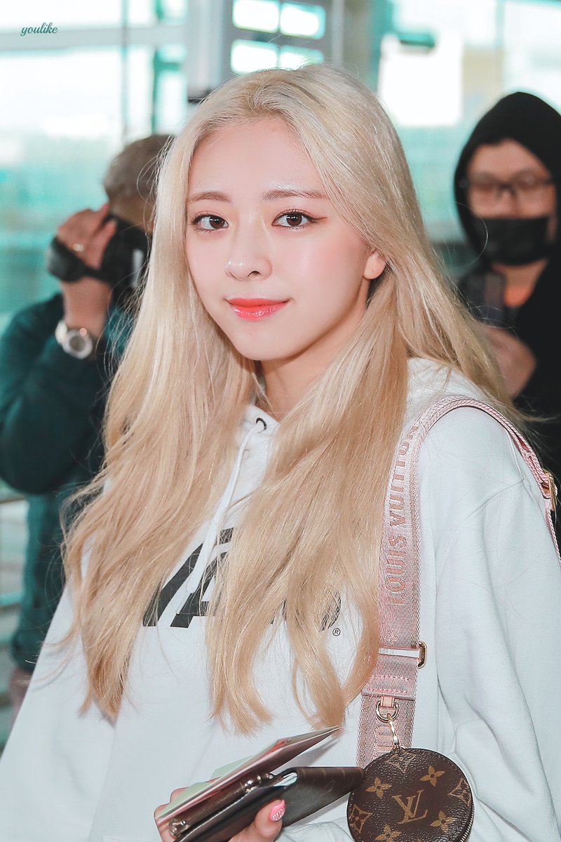 youlike1209's tweet photo. HQ 191103

너무나 완벽한 갓기천사..🥤

#YUNA #ITZY #있지 #유나 https://t.co/4Mmx483qfo