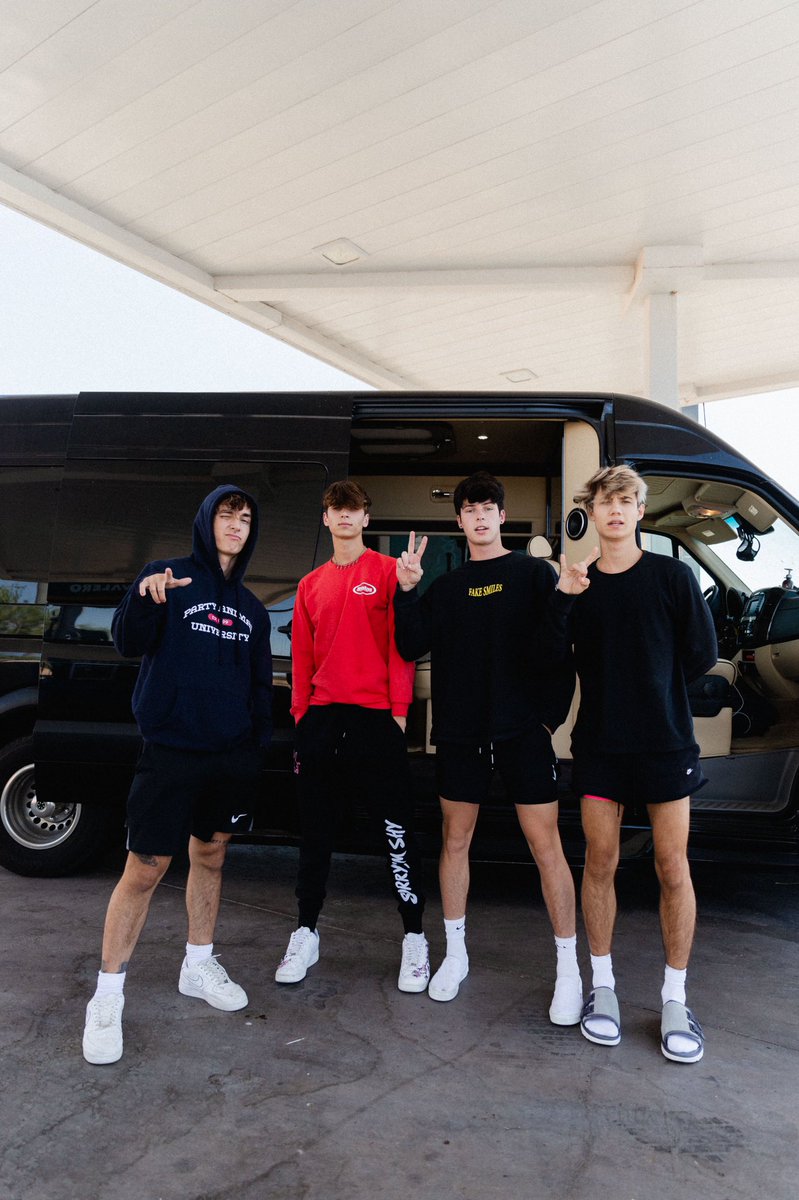 BryceHall's tweet photo. roadyyyyyy 🔥 https://t.co/NyNGDpfZAw