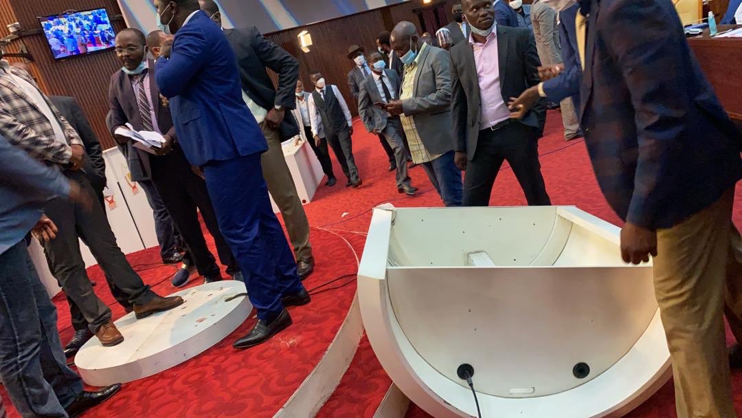 modeste_musanda's tweet photo. Ô tempora, Ô mores!!!
Le banditisme institutionnel est entrain de battre son plein, on ignore la valeur des institutions.
l'Assemblée nationale est devenue un marché fréquenté par les kulunas en cravate.
Où va mon pays? Nzambe asunga. https://t.co/P04MXLQwYB