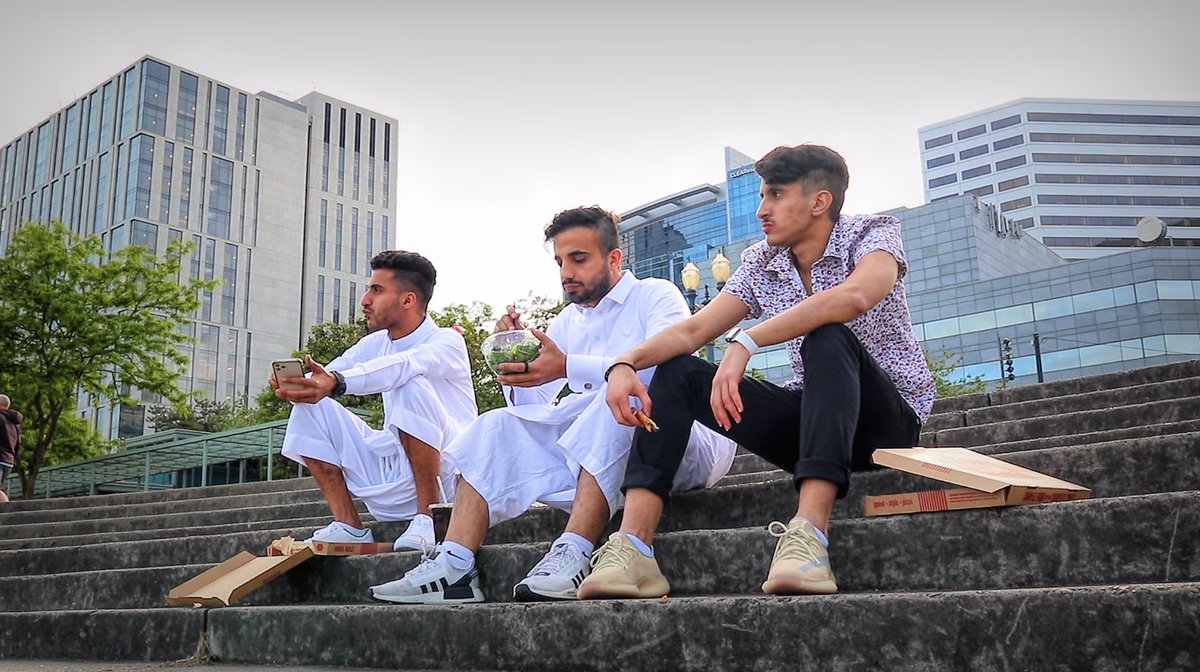 مرحبتين بكل المعيدين، وصل فلوق العيد يا جماعة:

youtu.be/3E8VeTsWOoc

وحاب أقول لكم كل عام وأنتم أفضل من قبل أن شاء الله.