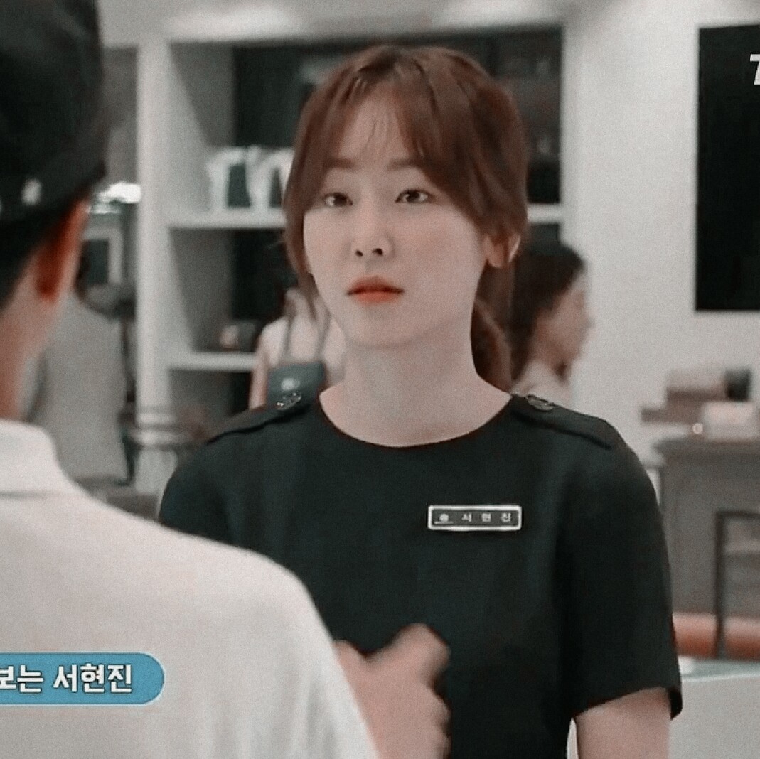 seo hyunjin made a cameo at episode 13 !