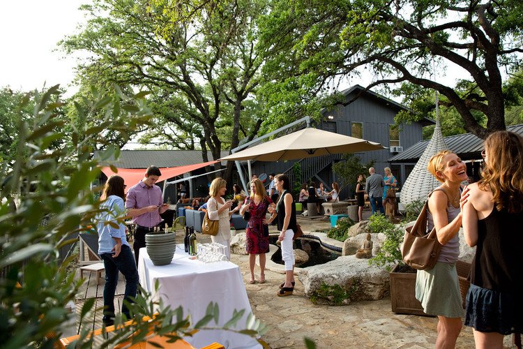 eden_garden's tweet image. Remembering brighter days of socializing! An Eden + Luxe magazine hosted party.

#austingarden #austindesigner #austinarchitecture