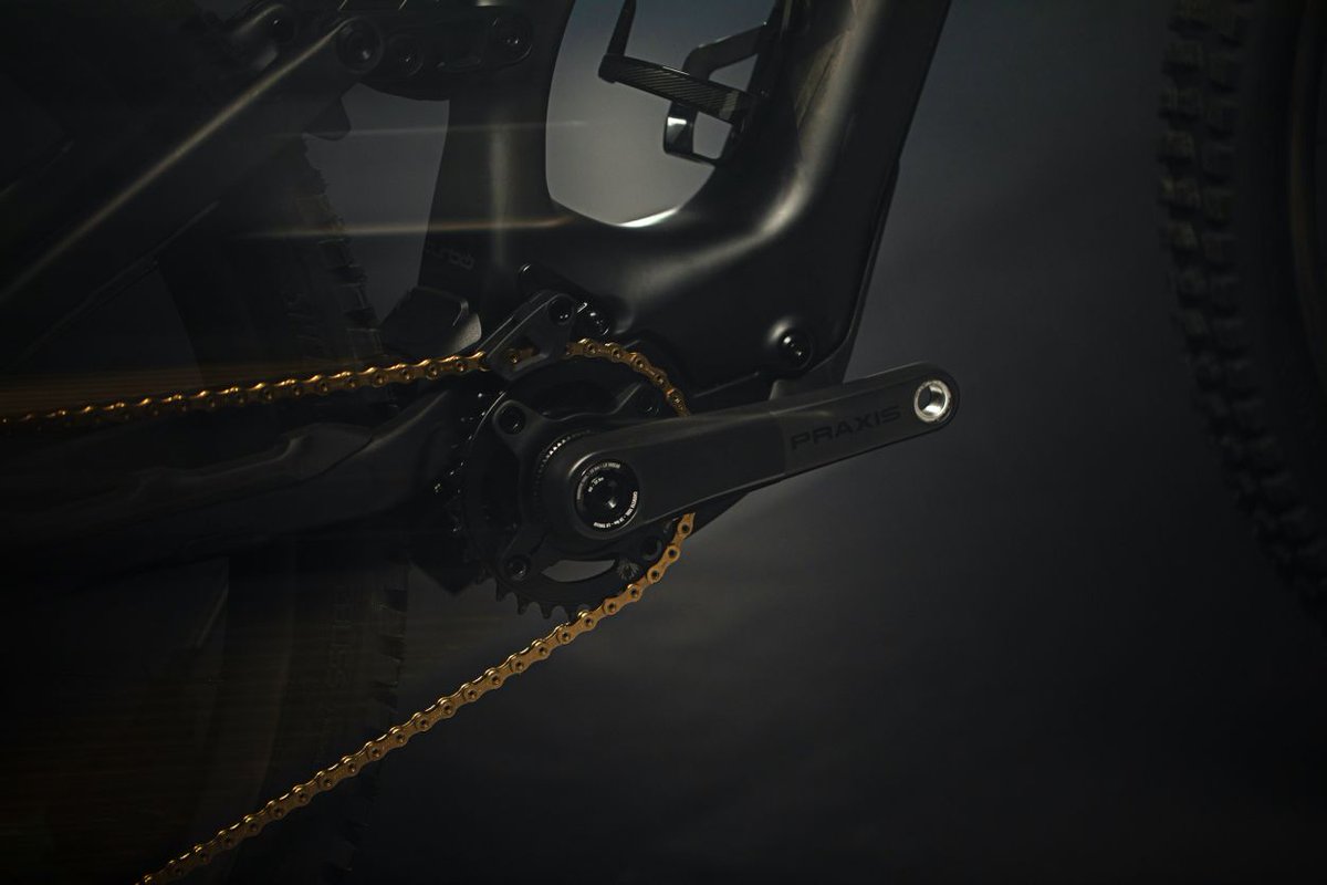 That gold chain... #TurboLevoSL