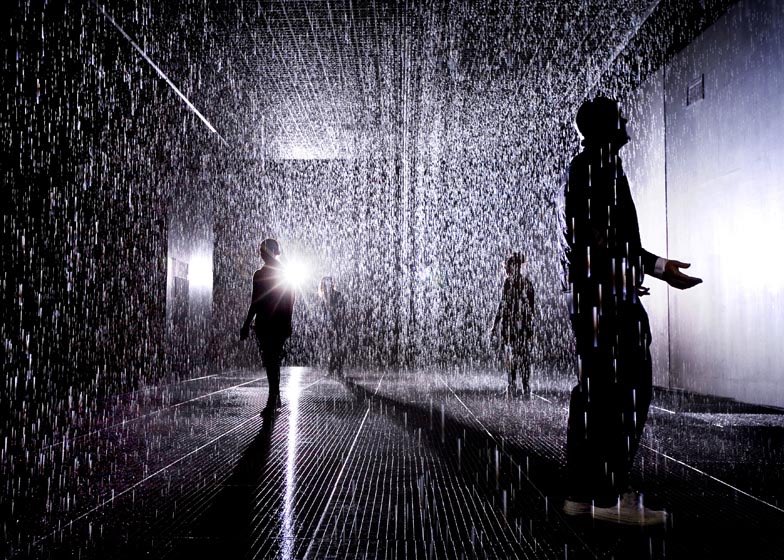  #SEUNGRIRandom International’s “Rain Room”- Human presence prevents the rain from falling, creating a unique atmosphere & exploring how human relationships..are increasingly mediated through technology. A life-changing experience...Read more: https://www.random-international.com/rain-room-2012 