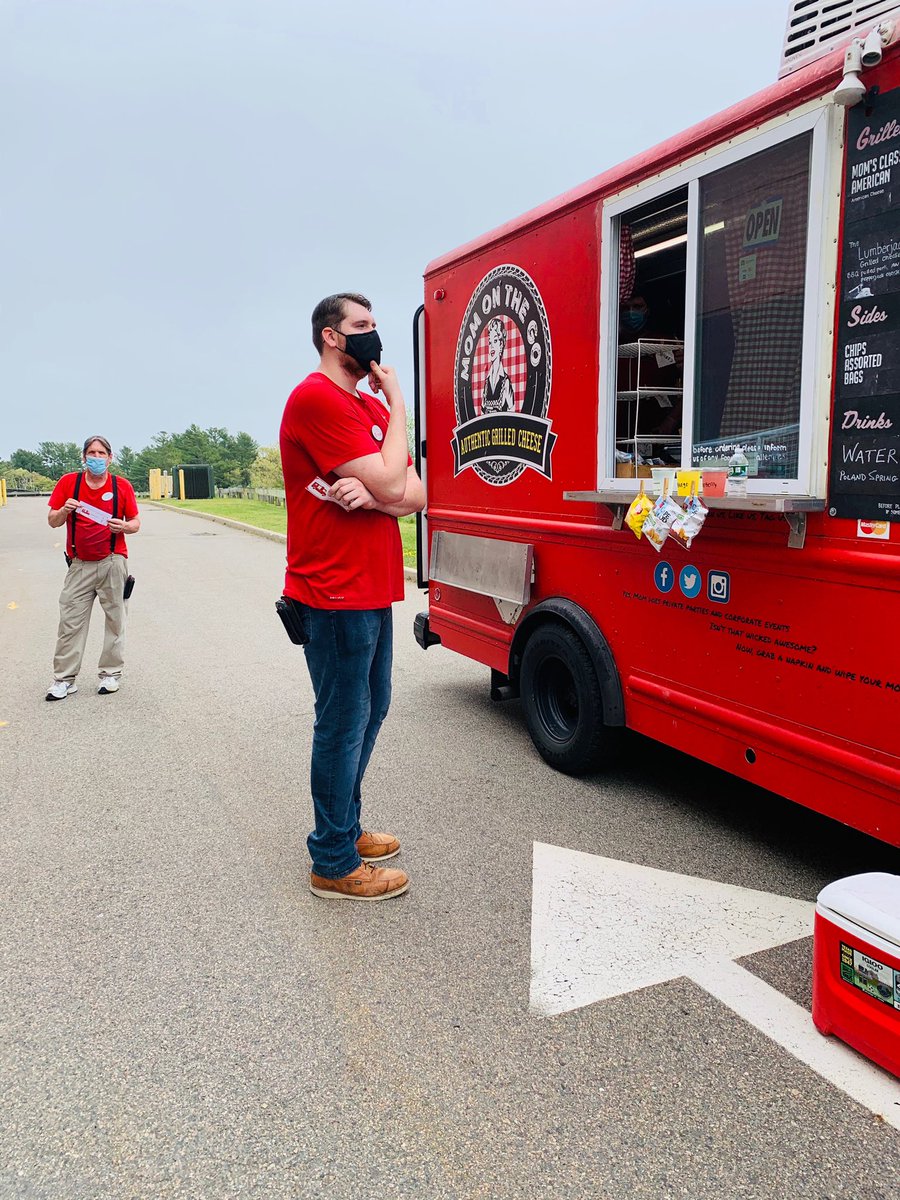 CarlyAtTarget's tweet image. We know this sounds cheesy, but we are so grill-ful for all you do! Memorial Day celebration with the best team in retail!❤️🤍💙 #MemorialDay2020 #worksomewhereyoulove #T2532 #recognizeyourteam @CP_Target @DavePFromTarget @Puneet_Math