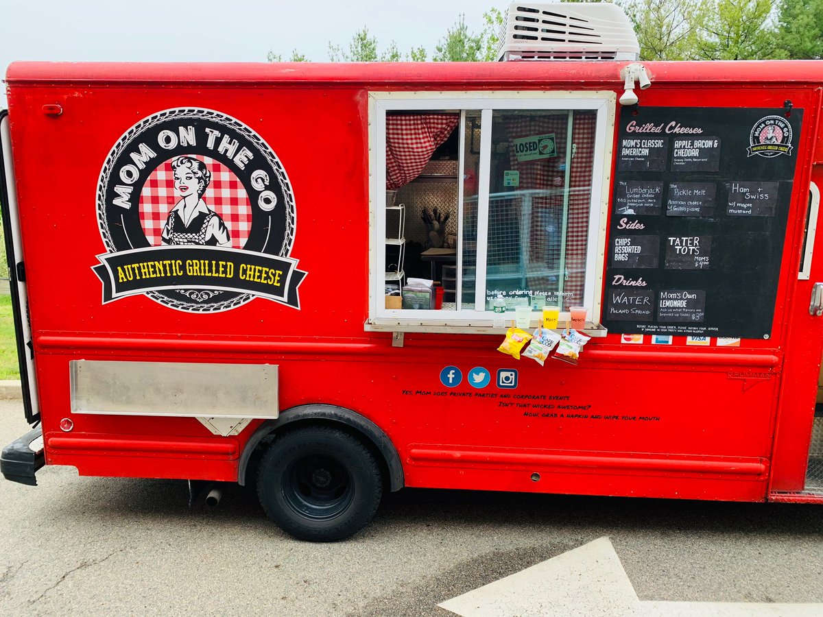 CarlyAtTarget's tweet image. We know this sounds cheesy, but we are so grill-ful for all you do! Memorial Day celebration with the best team in retail!❤️🤍💙 #MemorialDay2020 #worksomewhereyoulove #T2532 #recognizeyourteam @CP_Target @DavePFromTarget @Puneet_Math