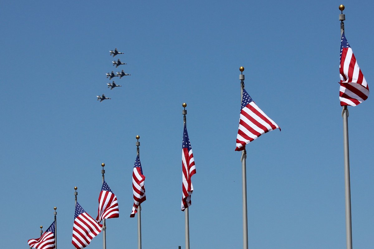 MannyGutsche's tweet photo. This Memorial Day, remembering our armed services' men and women as well as our front line medical professionals. The @AFThunderbirds fly over San Diego Miramar National Cemetery and medical centers earlier in May. https://t.co/dXhnPAALzB