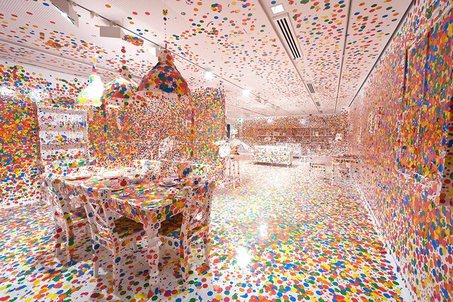  #SEUNGRIYayoi Kusama’s “Oblieration Room + Infinity Mirror Room”- A woman of many talents & ideas, Kusama produces many interactive pieces of artwork that allow the viewer to engage with it. Many emotions & colors.Read more: https://hirshhorn.si.edu/kusama/infinity-rooms/#phallis-field https://www.tate.org.uk/art/artists/yayoi-kusama-8094/yayoi-kusamas-obliteration-room