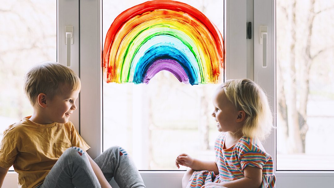 EDoormats's tweet photo. The belief in #brigtherdaysahead has captured by families, posting #rainbow messages of hope: we❤️this!  Our #ecoTrend designers created a Rainbow #recycledrubber doormat to give to #HealthcareHeroes in thanks for keeping us safe! #çavabienaller🌈#stayhomestaysafe https://t.co/lVd0O3CFMF
