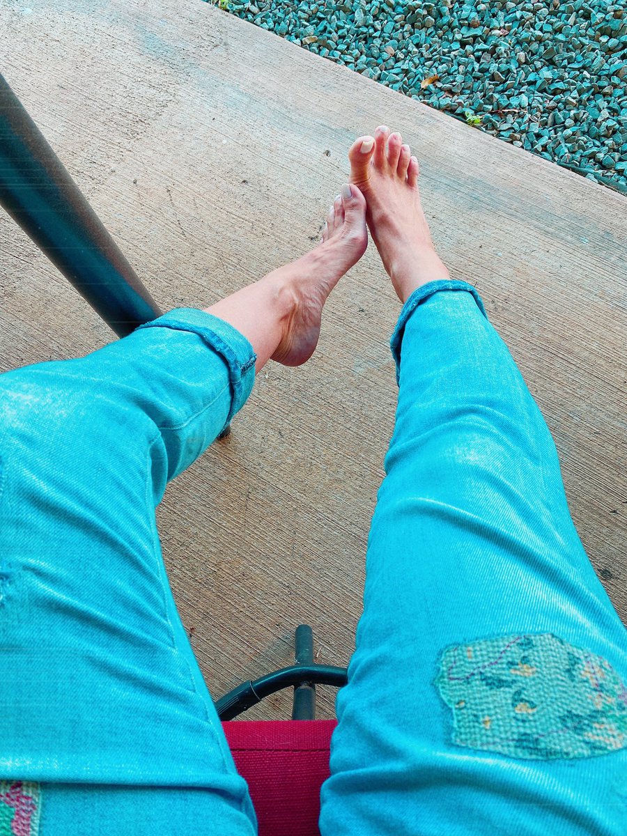 thebrittanyxoxo's tweet photo. @hotybear @Daddyspumping @imaboobhunter Hehe, occasionally I post feet stuff😁 https://t.co/esu6qJrPJg