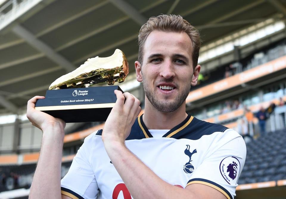 axelthfc's tweet photo. Im a very big Aguero fan and even I have to admit Kane is clear https://t.co/RyJshFr8mL