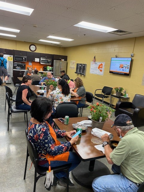 ThdVoa's tweet photo. Celebrating Memorial Day  W/E at South Attleboro with Olive Garden!  Thanks to all of our wonderful associates for their hard work.  Your all amazing!   Big shout out to our Employee Committee, this was great! https://t.co/6c8U2jH0aW