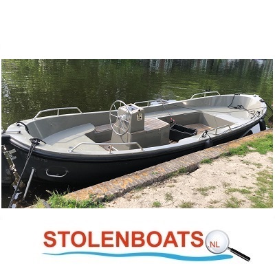 stolenboats's tweet photo. #Gestolen op 25-05-2020 te Amsterdam: Grijze Lifestyle 740 sloep. Geen dektent. Zie: https://t.co/gmz4b3y4SC #gestolenboot https://t.co/GO6xvEJGQK