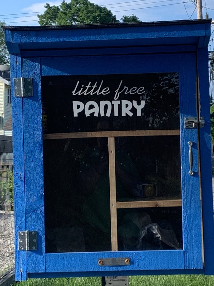 NiswanderNugget's tweet photo. Found it empty, filled it up! #littlefreepantry https://t.co/LvHR2RQRo3