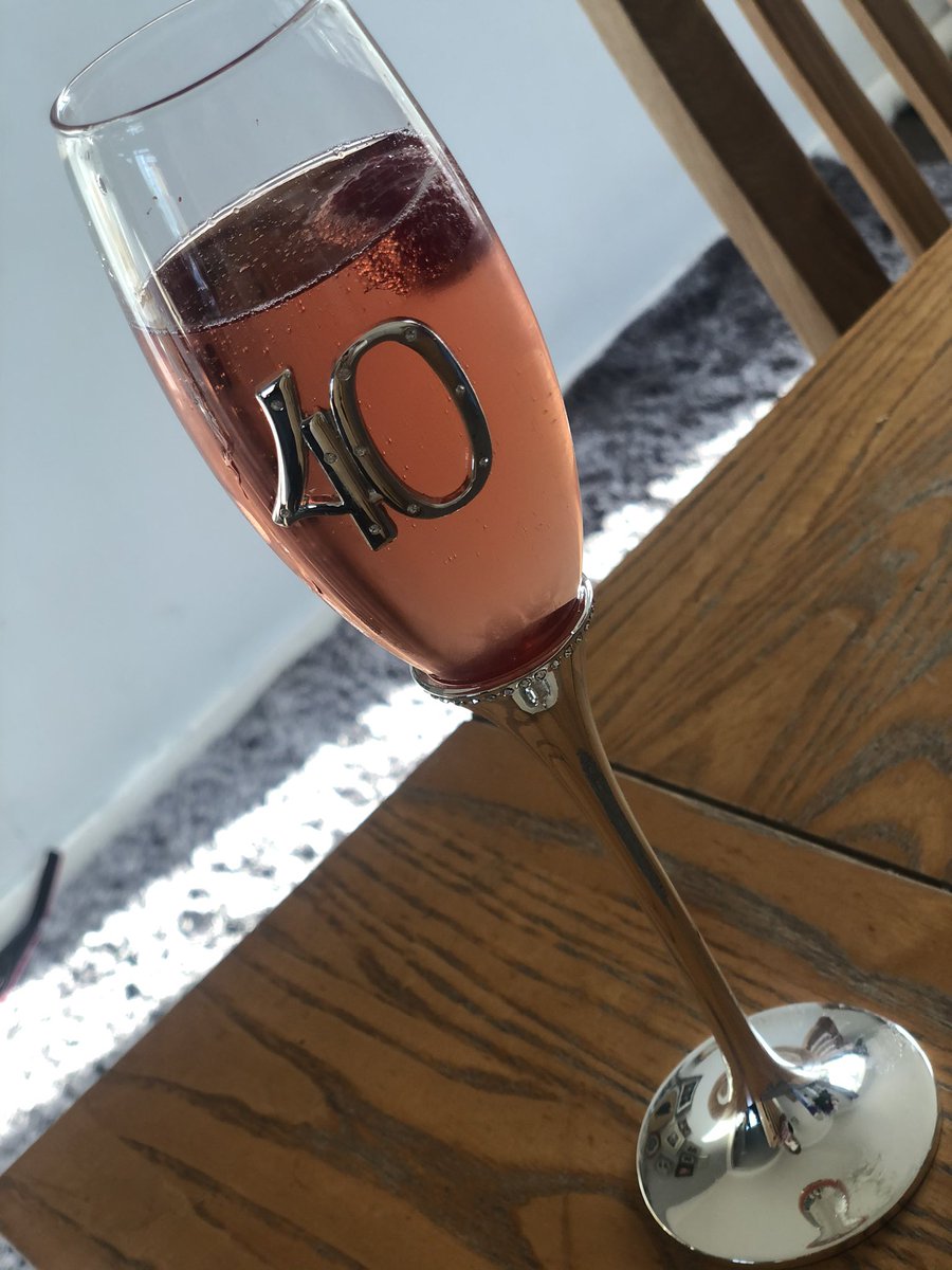 leena_214's tweet photo. Itโs been quite the weekend with my lush family and friends, all be it from a safe distance โฅ๏ธ๐ฅ๐พ #40aintbad https://t.co/VCORCZF3yG