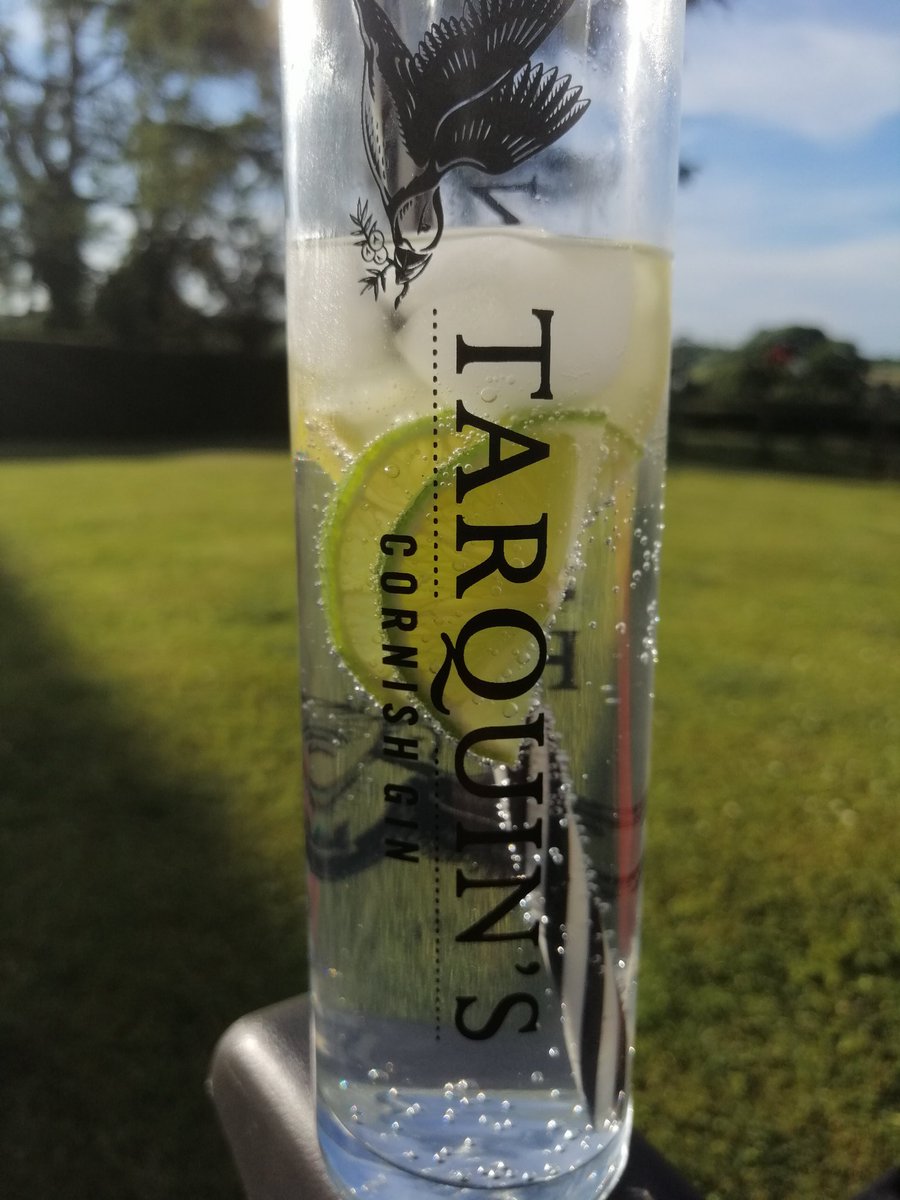 SimonRoweMBE's tweet image. No better way to enjoy a sunny Bank Holiday evening when you can't be in Cornwall this certainly helps you dream @tarquinsgin of being there.