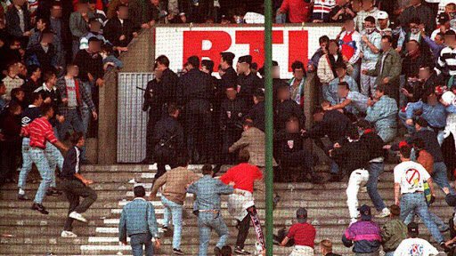 Lors d’un PSG - Caen 1993, les supporters de Boulogne balancent un CRS de La Tribune. Cet incident fait descendre le KoB en « Boulogne basse », partie des tribunes négligée pour les supporters car on risquait de recevoir des jets divers de la tribune au dessus