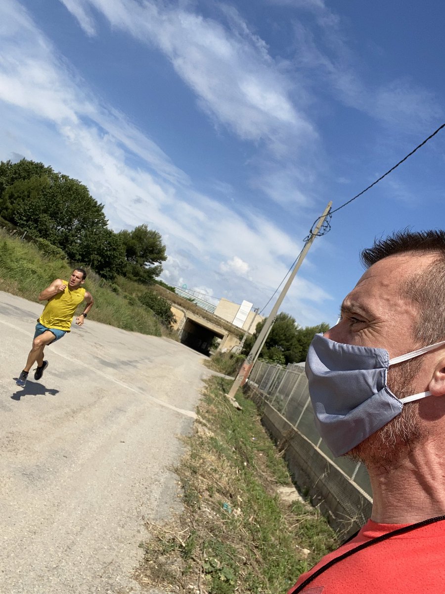 Supervisando el entreno de <a href="/marc_alcala/">Marc Alcalá Ibáñez</a> .  Entreno de velocidad adaptado a las circunstancias. 
Hoy la policia no ha preguntado que hacíamos ahí. Suerte de las licencias digitales.