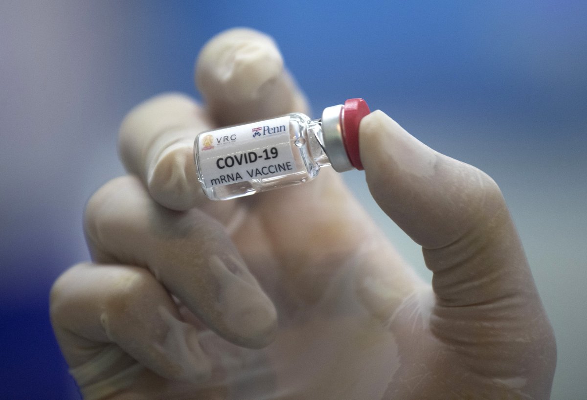 #16Existen alrededor de 100 vacunas experimentales en carrera para prevenir la covid-19.En este sitio, la OMS lleva registro de cada proyecto: https://www.who.int/who-documents-detail/draft-landscape-of-covid-19-candidate-vaccines