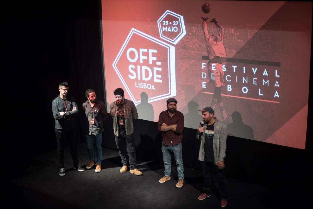 Offside_Lisboa's tweet photo. 25 maio 2018: o #cinemadebola chega a Lisboa. O sonho de 3 amigos torna-se real com a ajuda de outros tantos. Começámos com o "Até Lá Abaixo", um filme-viagem, e desde então trouxemos mais de 50 filmes. Da ficção ao documentário, do Brasil ao Afeganistão passando pelo Qatar
1/ https://t.co/CTFuehoN02