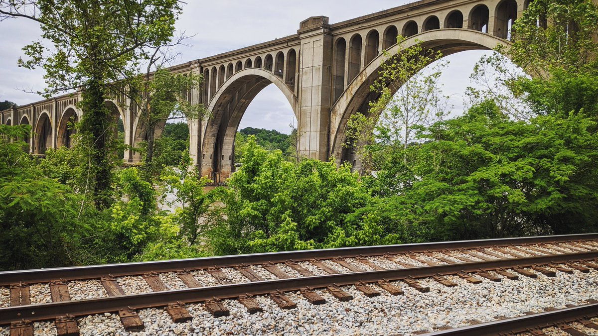 RVA_Productions's tweet photo. Everywhere you turn there's a train track. #rva #visitrichmond #rvanews https://t.co/fsdOruxR6p