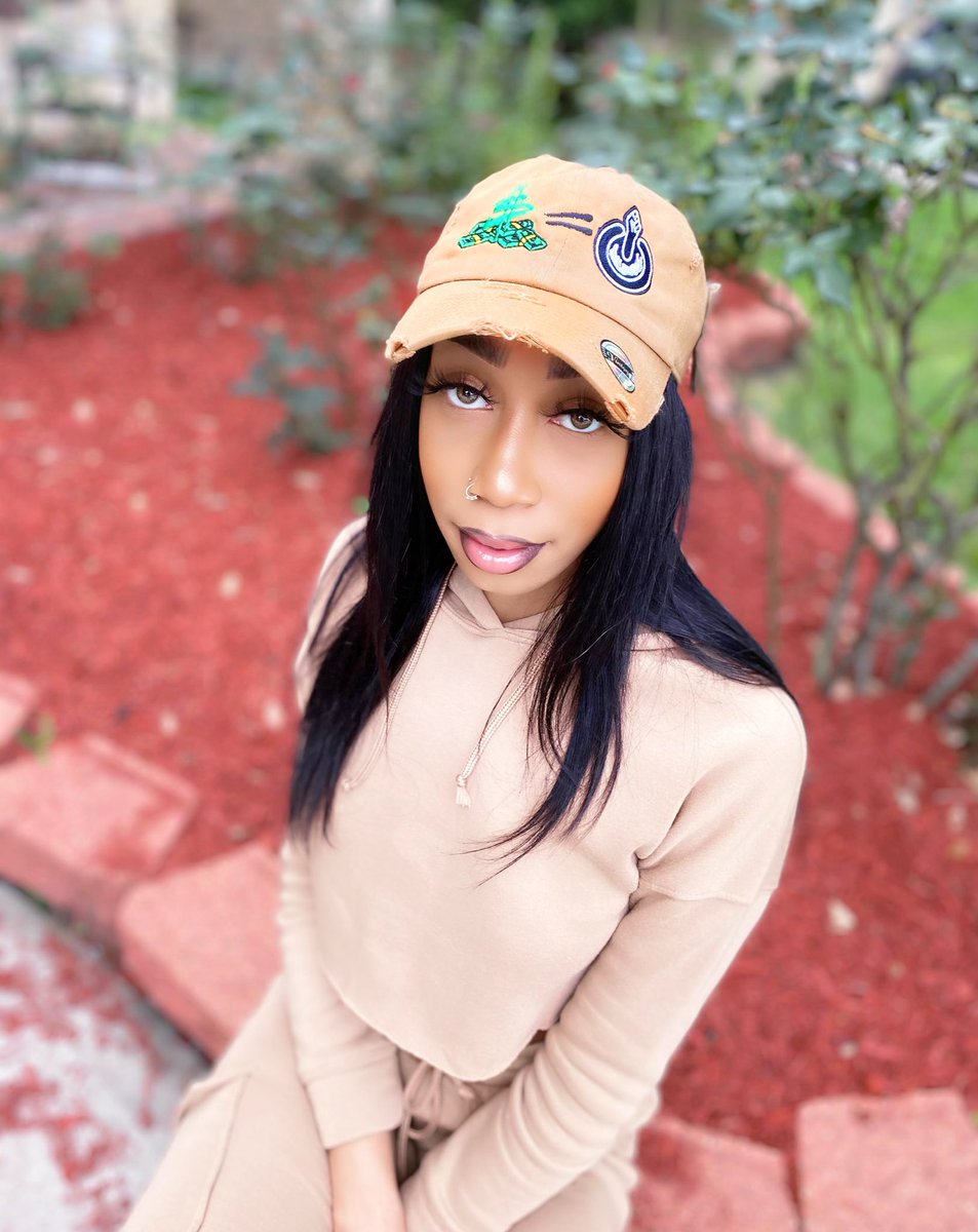 MissTylerr's tweet photo. I’d be lying if I said I don’t be Cappin’
sometimes 🤑🧢 |
#MoneyEqualsPower These caps so hard ima leave the link to the IG below. https://t.co/NIASx4jCYy