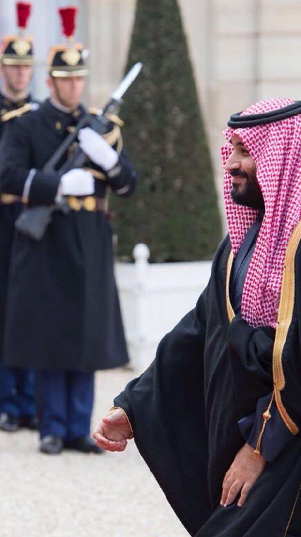 الشعر في سيدي تطربني أبياته
هذا معزّي وعهد العز ينعادي

وريث جده شبيهه في خطواته
هذا محمد ابن سلمان يا بلادي