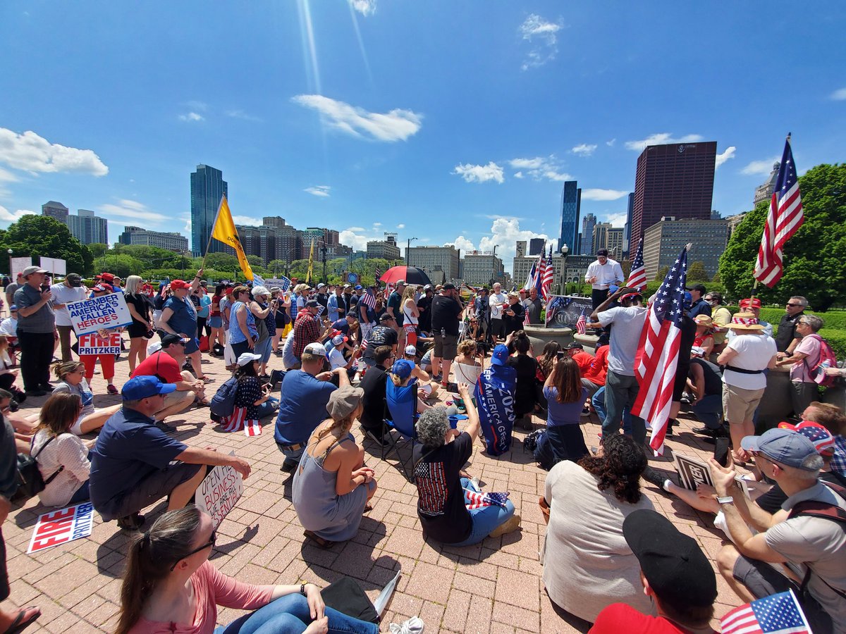 Another view from rally at Buckingham Fountain to re-open Illinois.  #Chicago  #COVIDー19